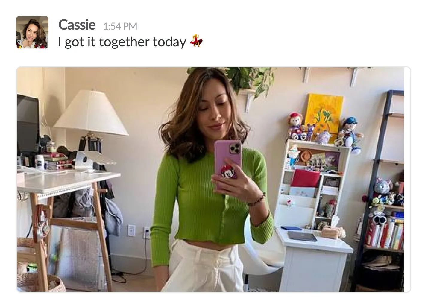 Cassie replying with a photo of her outfit